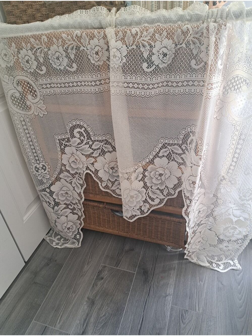 VTG Cream Lace Mesh rod pocket curtain Embossed Roses Floral Cottagecore USA